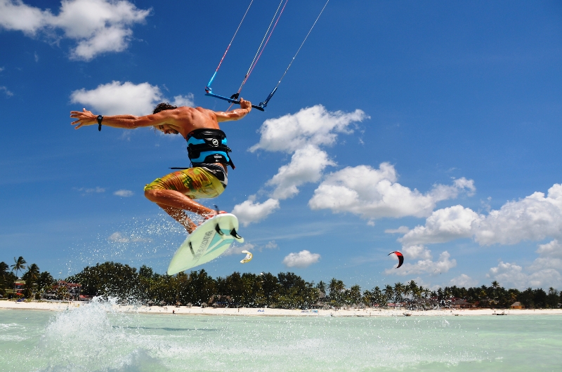 1_Kitesurfing_Centre_Zanzibar_rider-Ruben-Versluis-brunotti6_800x533